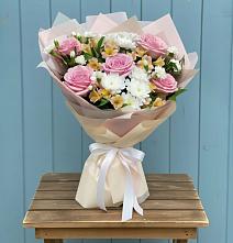 Букет цветов из:  Гвоздики, Орхидеи и Розы #REPLACE_PRED# Идринском