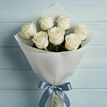 Букет 7 Белых роз Эдлесс Лав в Идринском