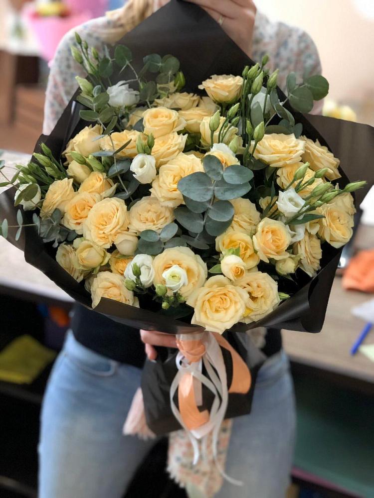 Букет цветов из: Розы и Лизиантусы в Идринском