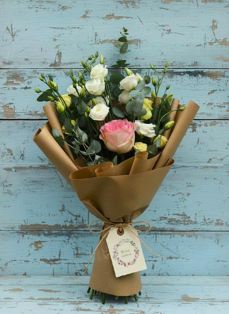 Букет цветов из: Розы и Лизиантусы в Идринском