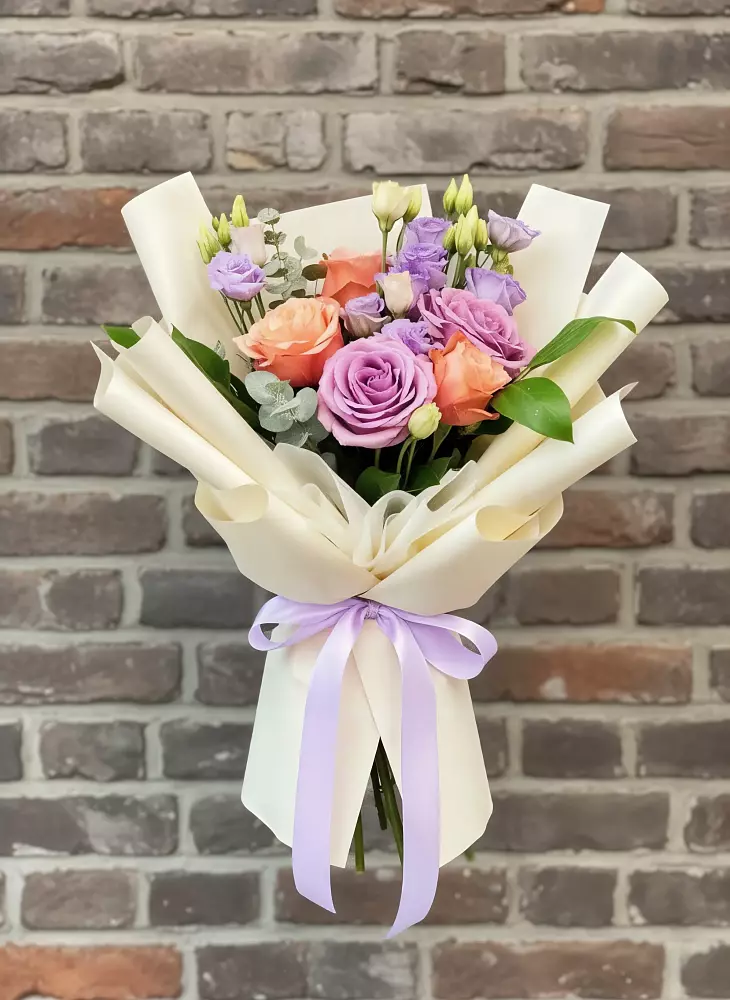 Букет цветов из: Лизиантусы и Розы в Идринском