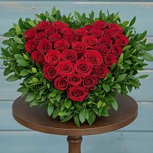 Цветочная композиция из Розы в виде сердца в Идринском