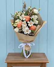 Букет цветов из:  Альстромерии, Лизиантусы, Розы и Хризантемы в Идринском