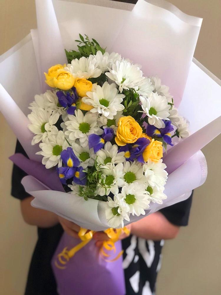 Букет цветов из: Ирисы, Хризантемы и Розы в Идринском