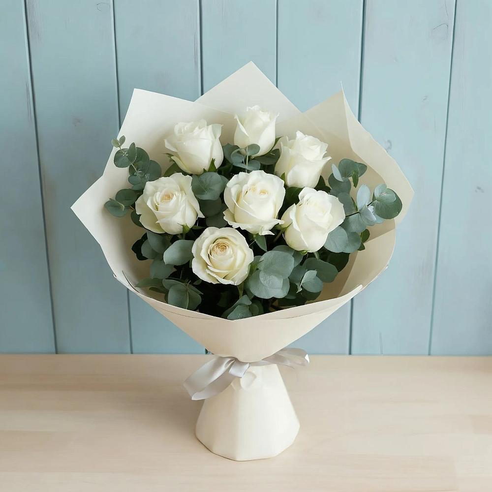 Букет Белые розы в Эвкалипте в Идринском