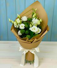 Букет цветов из:  Хризантемы и Лизиантусы в Идринском