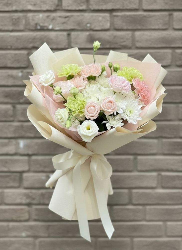 Букет цветов из: Гвоздики, Розы, Лизиантусы и Хризантемы в Идринском