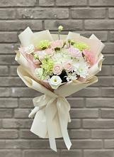 Букет цветов из:  Гвоздики, Розы, Лизиантусы и Хризантемы в Идринском