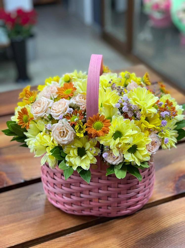 Цветочная композиция из Хризантемы и Розы в корзине в Идринском