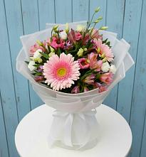 Букет цветов из:  Герберы, Альстромерии и Лизиантусы в Идринском