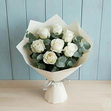 Букет Белые розы в Эвкалипте в Идринском