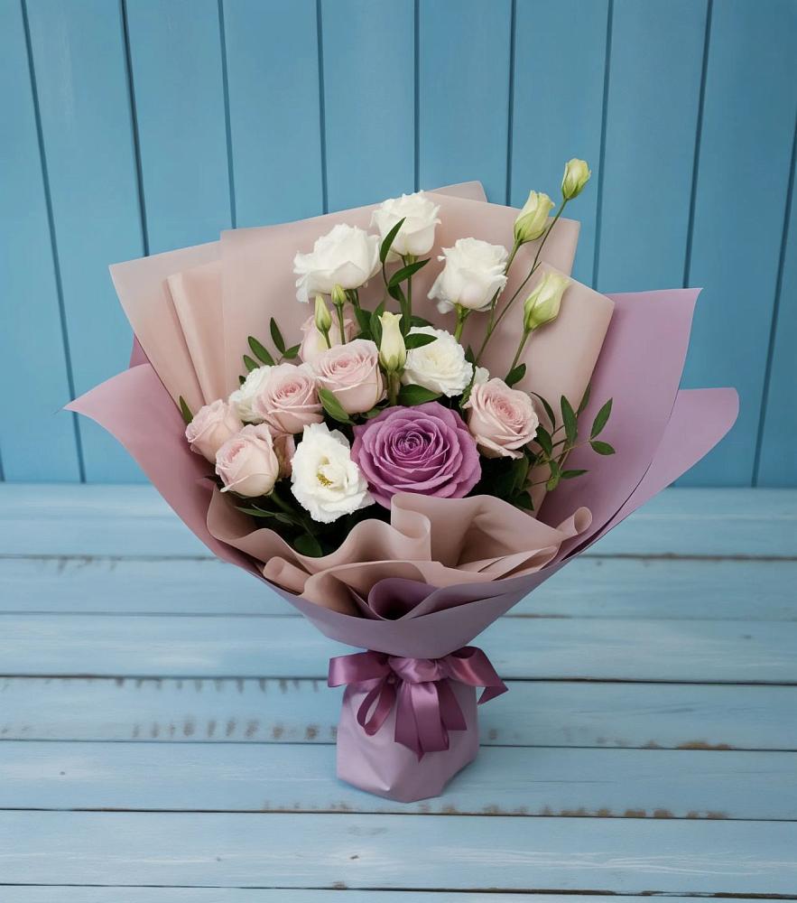 Букет цветов из: Розы и Лизиантусы в Идринском